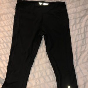 Reebok women’s Large Capri black leggings